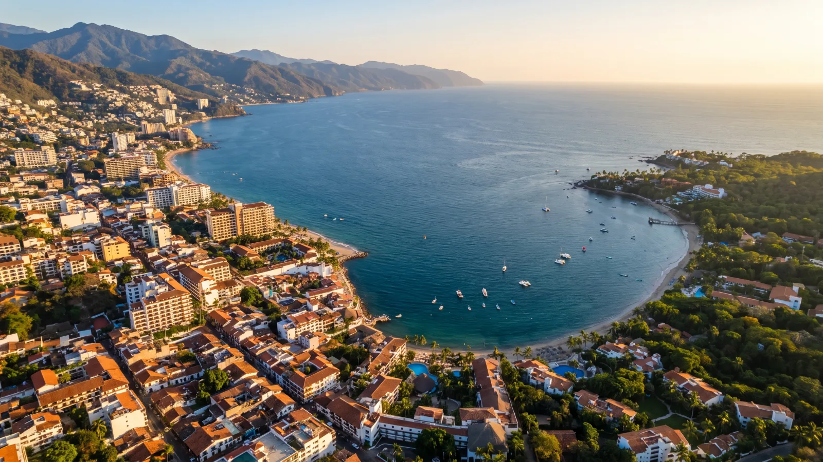 Puerto Vallarta o Riviera Nayarit: Dónde Invertir en Terreno en 2026